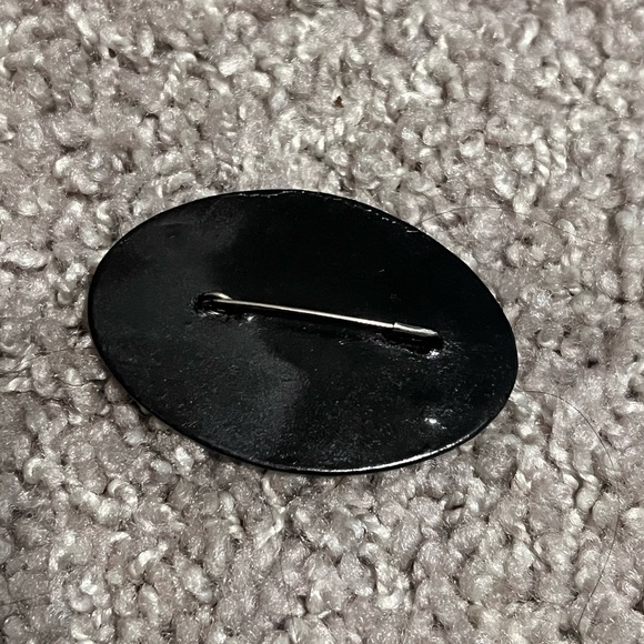 Russian Lacquer Brooch, Floral Painted Oval Brooch - Picture 4 of 5